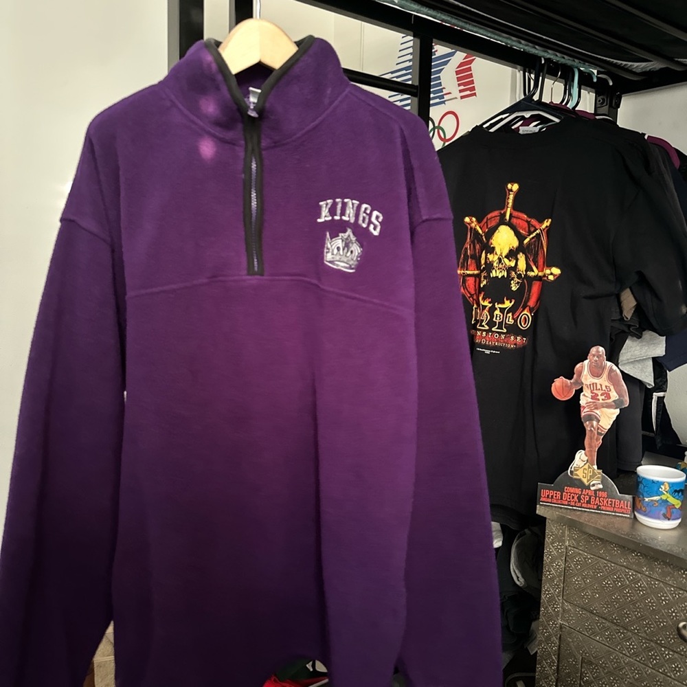 Vintage KINGS NHL zip up embroidered crow great condition!!  24/pit.   30/length
